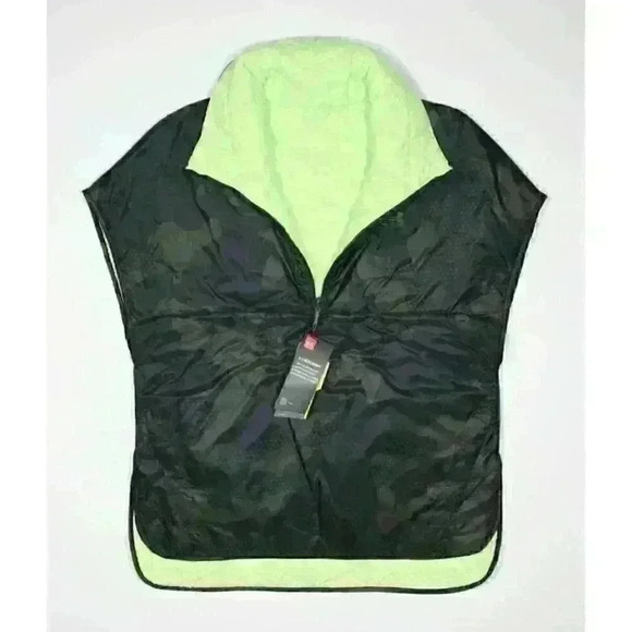 NEW! Under Armour Women's S UA Storm Reversible 1/4 Zip Vest - Picture 1 of 2